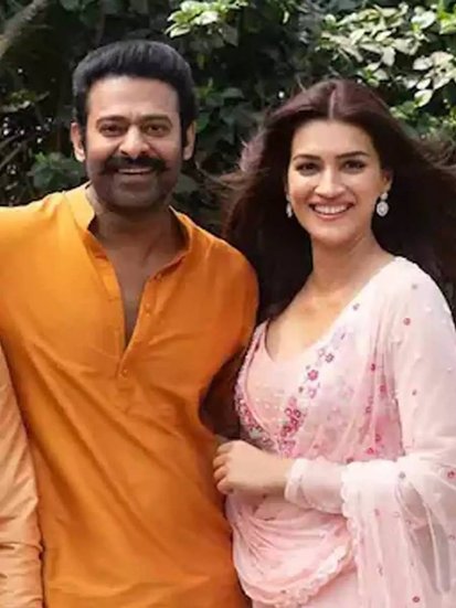 कृति सेनन और प्रभास को जोड़ी पहली बार एक साथ पर्दे पर दिखेगी। दोनों की फिल्म का नाम आदिपुरुष है।