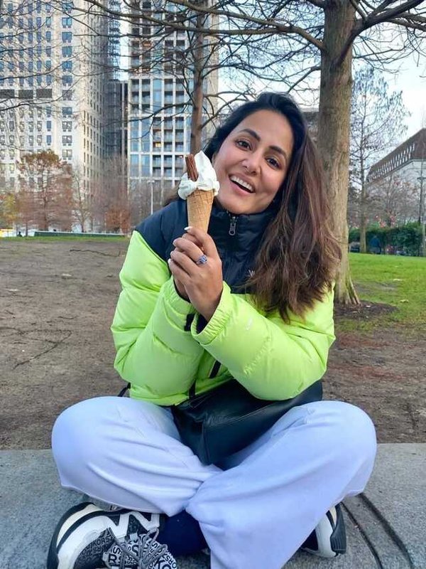 HINA KHAN ENJOYING ICE-CREAM