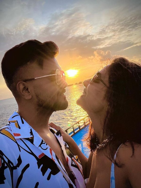 HINA KHAN - TRUTH OF POST REVEALED