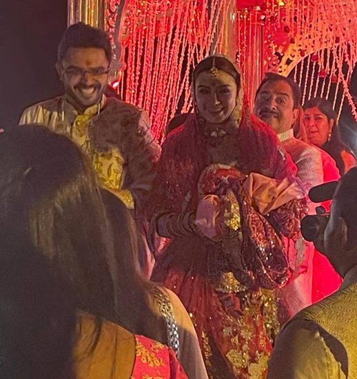 हंसिका के कई को-स्टार्स ने भी उनके नए जीवन के शुभारंभ पर शुभकामनाएं दीं। (Photo: Hansika.officiaal/Instagram)
