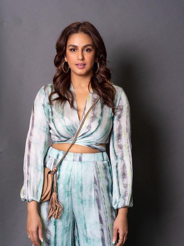Huma qureshi looks