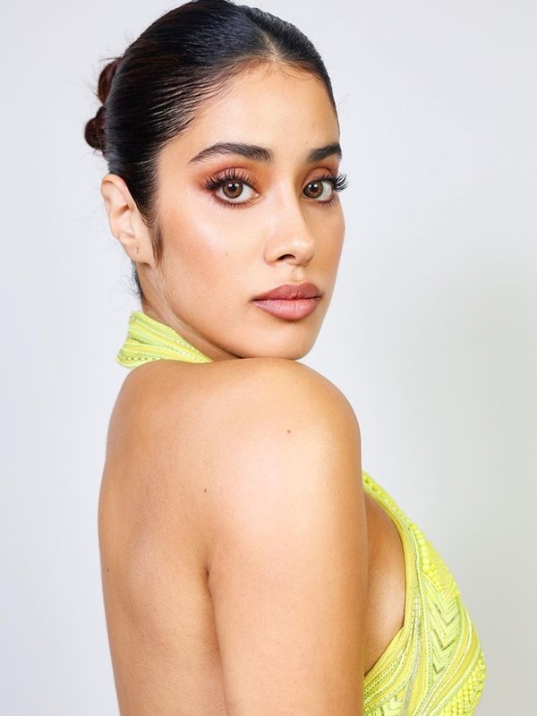 Janhvi kapoor looks