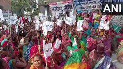 MNREGA में मजदूरी के लिए बिहार के मुजफ्फरपुर में महिलाओं का प्रदर्शन