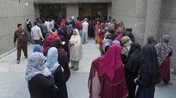 Rampur Bypoll: भाजपाइयों ने हमें पीटा, बूथ पर तोड़फोड़ की- स‍िव‍िल लाइन में सपा समर्थकों का आरोप