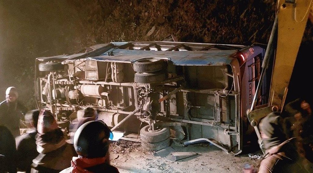 Nepal Accident: नेपाल में भीषण सड़क हादसा, बस पलटने से 13 लोगों की मौत, 15 जख्मी अस्पताल में दाखिल