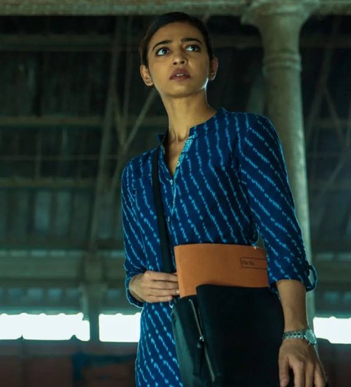 Radhika Apte: राधिका नेटफ्लिक्स का चर्चित चेहरा हैं। सेक्रेड गेम्स में वह एक रॉ एजेंट में नजर आई थीं। इंडिया टाइम्स के मुताबिक इस किरदार के लिए राधिका ने 4 करोड़ रुपये लिये थे। (Photo: Screen Grab)
