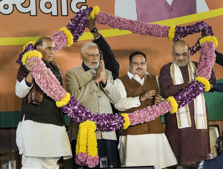 Gujarat Election Results: गुजरात विधानसभा चुनाव में बीजेपी (BJP) ने ऐतिहासिक जीत दर्ज की है। सातवीं बार राज्य की सत्ता पर बीजेपी काबिज हो रही है। इस चुनाव में बीजेपी को 156 सीटें मिली हैं। आज तक गुजरात में इतने बड़े बहुमत से किसी दल की सरकार नहीं बनी थी। (Photo: PTI)