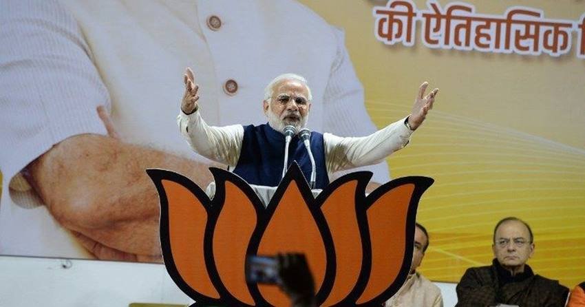 2017 में ही गुजरात विधानसभा में बीजेपी के जीत के जश्न में पीएम मोदी। (Photo: PTI)