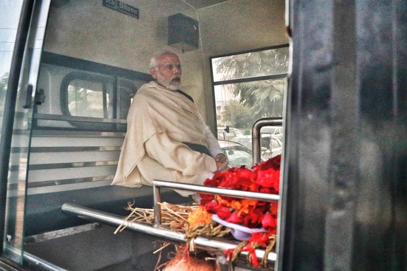 Emotional PM modi near heeraben dead body