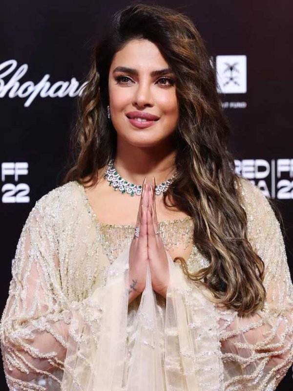 PRIYANKA CHOPRA IN RED SEA FESTIVAL - NAMASKAR POSE