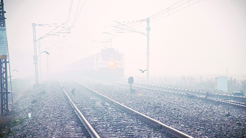 fog disrupt rail service