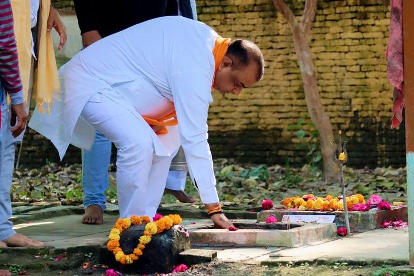 आकाश सक्सेना राजनीति से ज्यादा बिजनेस में सक्रिय हैं। बात उनकी संपत्ति की करें तो वह करोड़ों के मालिक हैं। (Photo: Akash Saxena Facebook)