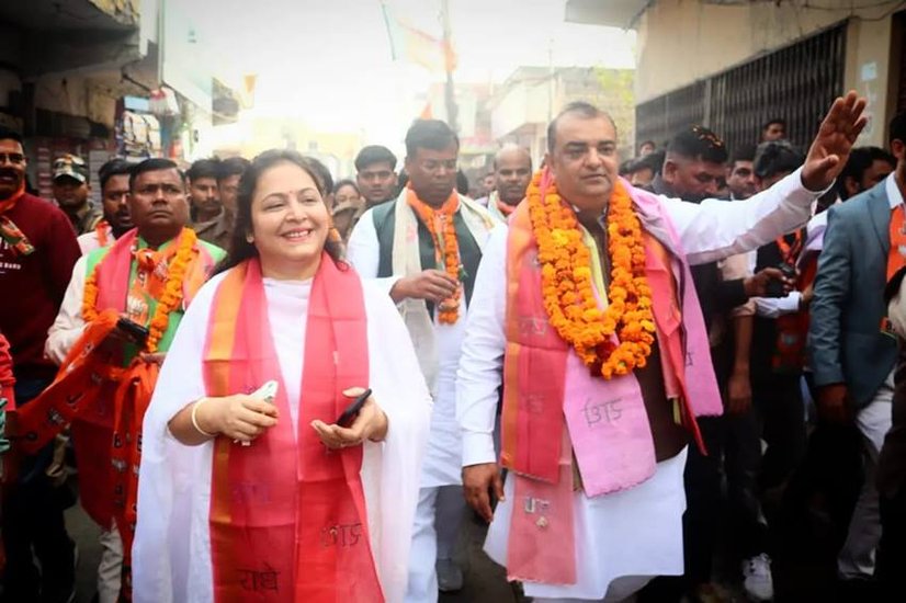 एजुकेशन के मामले में आकाश बहुत ज्यादा पढ़े लिखे नहीं हैं। उन्होंने सिर्फ 12वीं तक पढ़ाई की है। (Photo: Akash Saxena Facebook)