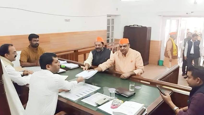 चुनाव के दौरान आकाश ने जो हलफनामा दिया था उसके मुताबिक उनके पास 6 करोड़ रुपये की संपत्ति है। इसमे उनकी पत्नी की संपत्ति भी जुड़ी है। (Photo: Akash Saxena Facebook)