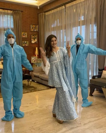 Raveena Tandon Dancing