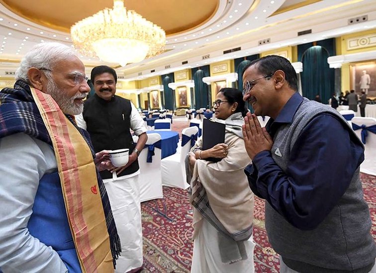 Arvind Kejriwal Greets PM Modi, Arvind Kejriwal and mamata banerjee with PM Narendra Modi