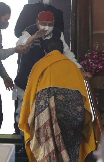 Smriti Irani Mulayam Singh yadav