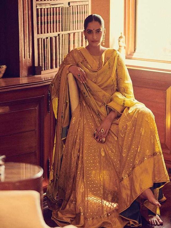 SONAM KAPOOR IN DESI LOOK