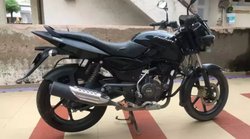 Xiaomi Redmi Note 11 Pro से भी कम कीमत पर मिल रही है Bajaj Pulsar 150, जानें क्या है डील