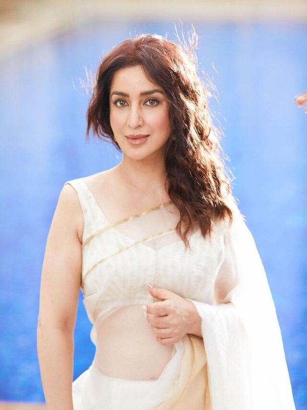 TISCA CHOPRA IN TRANSPARENT SAREE JUMPED INTO SWIMMING POOL