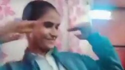 Ayodhya: राम जन्मभूमि की सुरक्षा में तैनात 4 महिला पुलिसकर्मियों ने ‘पतली कमरिया’ गाने पर बनाई रील, सभी निलंबित