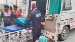 Yamuna Expressway Accident: घने कोहरे के चलते यमुना एक्सप्रेसवे पर हादसा, कंटेनर से टकराकर रेलिंग से नीचे गिरी बस, एक की मौत- कई घायल, बाल बाल बचे 60 लोग