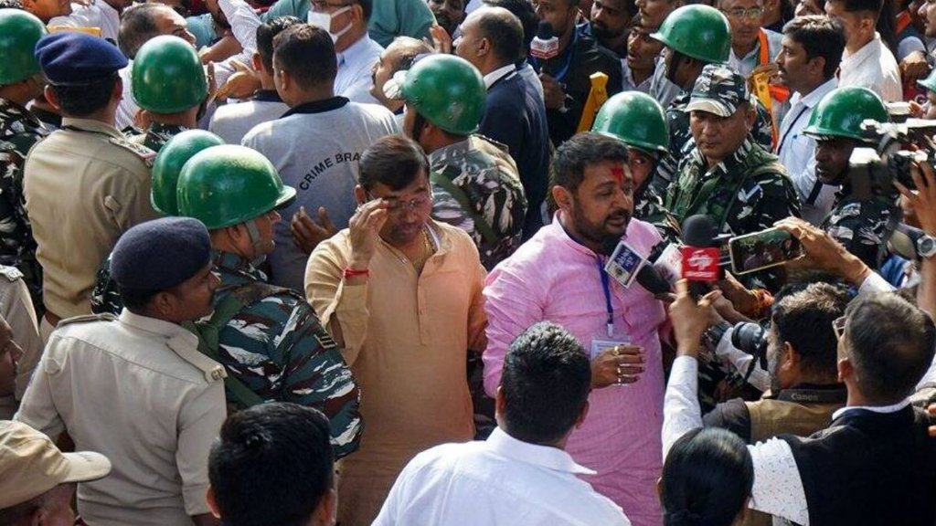 गुजरात के तीन निर्दलीय विधायकों ने सत्तारूढ़ भाजपा (BJP) को अपने समर्थन की घोषणा की है। (Express photo by Bhupendra Rana)