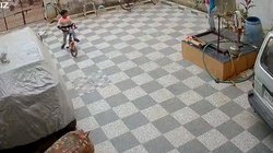 Madhya Pradesh के दमोह में खेलते हुए कुएं में गिरा 7 साल का मासूम, दोस्त के चिल्लाने पर कूदकर निकाला गया- CCTV फुटेज वायरल