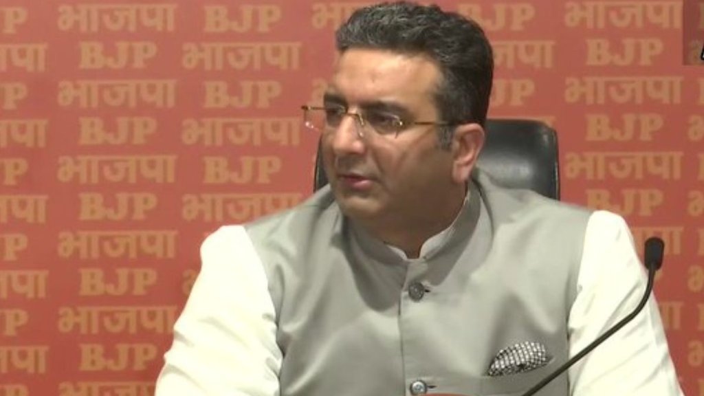 गौरव भाटिया (Gaurav Bhatia) ने प्रेस कांफ्रेस कर गांधी परिवार को 'कट्टर पापी परिवार' और 'भारतीय राजनीति में सबसे भ्रष्ट परिवार' कहा है। (फोटो : एएनआई)