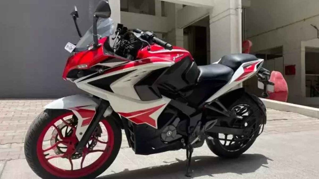 second hand bike, second hand sports bike, Bajaj Pulsar RS200, Bajaj Pulsar RS200 price