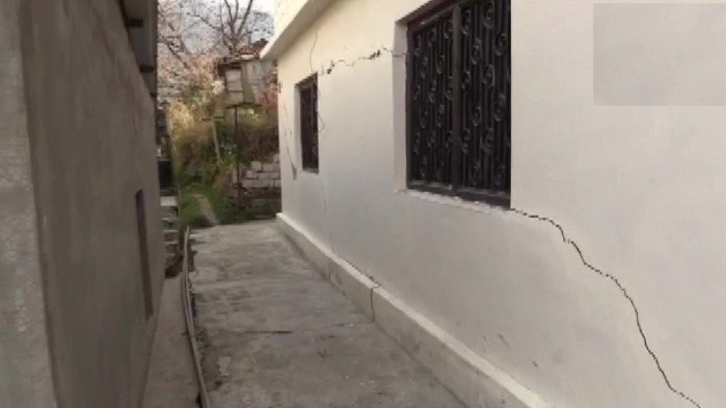 Joshimath House, Chamoli News, Cracks in Building