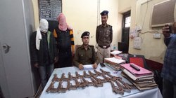 भागलपुर: थाने के नजदीक एसटीएफ ने पकड़ी मिनी गन फैक्ट्री, दो तस्कर 20 अर्द्धनिर्मित पिस्तौल संग दबोचे