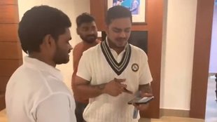 Watch Video | MS Dhoni | Ishan Kishan | Autograph | Signature | Mobile |