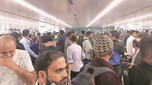 crowd in delhi Airport