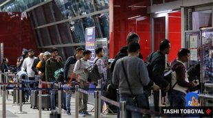 delhi airport rush | indigo airlines advisory | delhi airport news