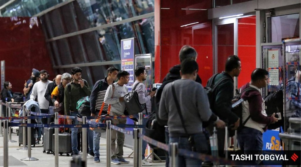 delhi airport rush | indigo airlines advisory | delhi airport news