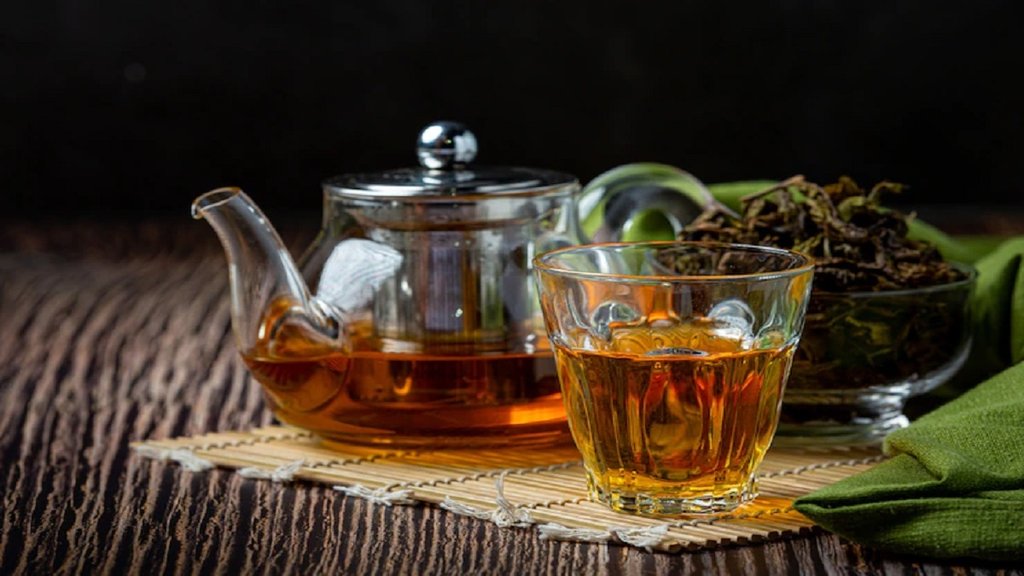Which tea is best for cholesterol control: अगर कोलेस्ट्रॉल हाई रहता है तो सफेद टी का सेवन करें। PHOTO-FREEPIK