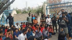 Hyderabad News: थाईलैंड की छात्रा से छेड़छाड़ का आरोपी प्रोफेसर सस्पेंड- गिरफ्तार, छात्र संघ के प्रदर्शन के बाद हैदराबाद यूनिवर्सिटी और पुलिस ने की कार्रवाई