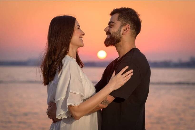 Anushka Virat romantic pose