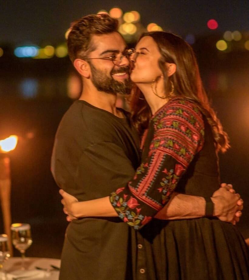 Anushka Kissing Virat kohli