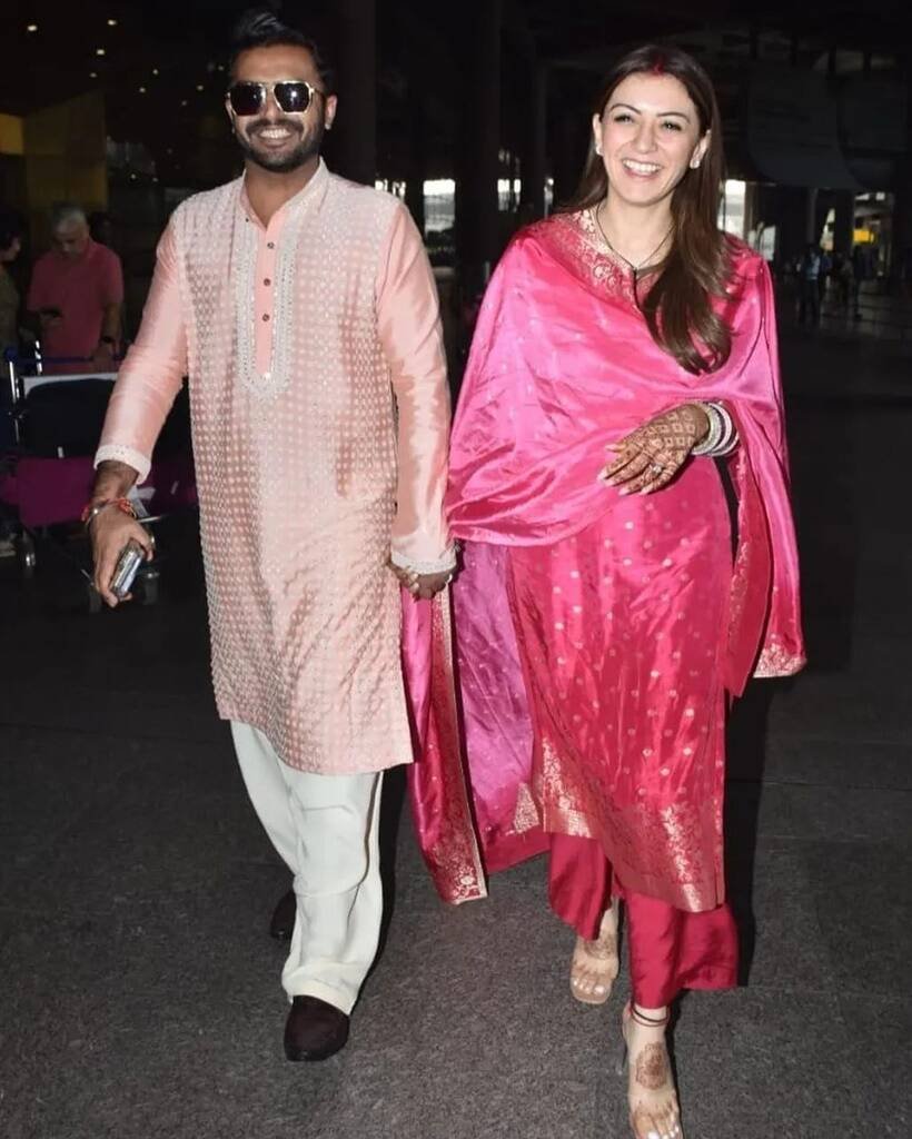 एयरपोर्ट पर एक मीडिया वाले ने हंसिका से हनीमून पर जाने की डेट पूछ ली। जवाब में हंसिका पहले तो शरमाईं और फिर मुस्कुरा कर आगे बढ़ गईं। (Photo: hansika.officiaal/Instagram)