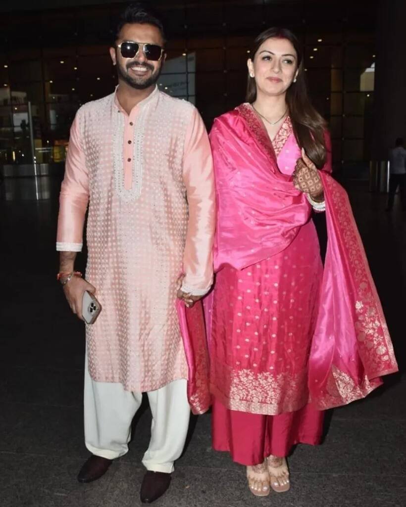 जयपुर में शादी के बाद 6 दिसंबर को यह कपल मुंबई पहुंच गया। (Photo: hansika.officiaal/Instagram)