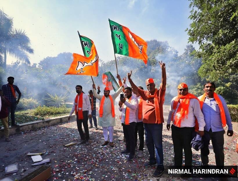 गुजरात में कांग्रेस को जहां 16 सीटों पर बढ़त हासिल है वहीं आप दहाई के आंकड़े को भी नहीं छू पाई है। (Express Photo by Nirmal Harindran)