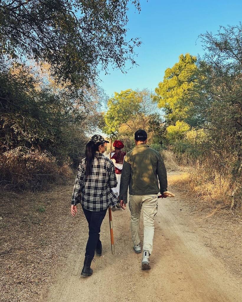 विकी और कैटरीना की यह तस्वीर राजस्थान के पाली जिले की है। (Photo: Vicky Kaushal/Instagram)
