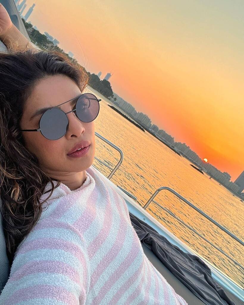 प्रियंका ने दुबई में सनबाथ से लेकर वाटर स्पोर्ट्स तक का लुत्फ उठाया। (Photo: Priyanka Chopra/Instagram)