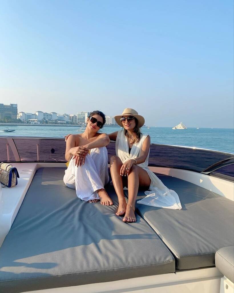 प्रियंका का ज्यादातर समय समुद्र के बीच बीता। (Photo: Priyanka Chopra/Instagram)