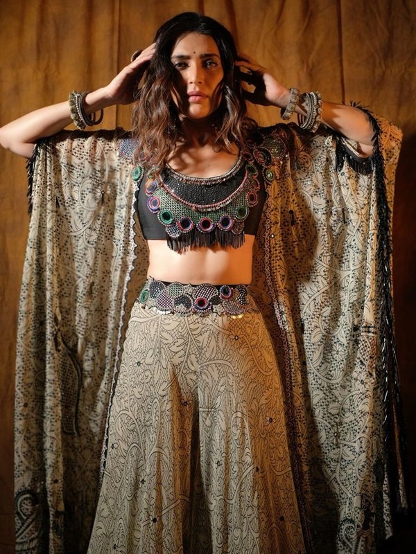 karishma tanna looks