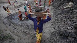 Budget 2023: सरकार के मन को नहीं भा रही मनरेगा, 21 फीसदी से ज्यादा की कटौती, PMAY के फंड में भारी इजाफा