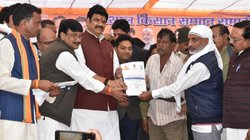 Madhya Pradesh: रेवेन्यू मंत्री के खिलाफ कांग्रेस ने दर्ज कराई शिकायत, Gift में मिली 50 एकड़ जमीन बन सकती है मुसीबत