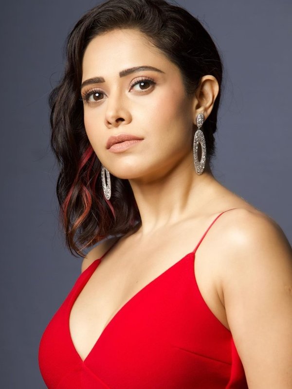 nushrat bharucha ka red look